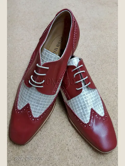 Two-tone red 4-eyelet lace-up shoe