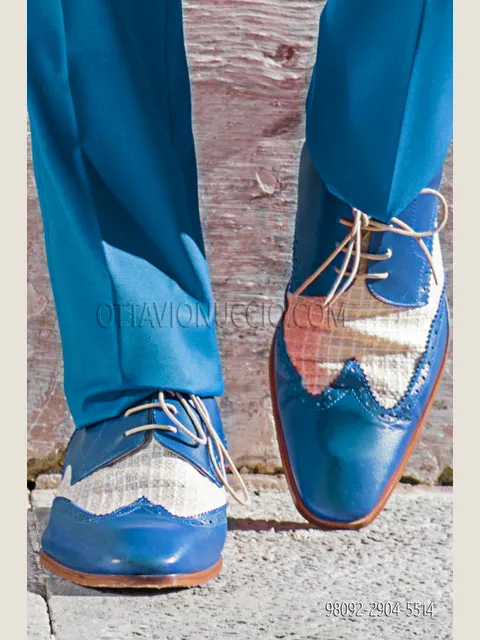 Two-tone light blue 4-eyelet lace-up shoe