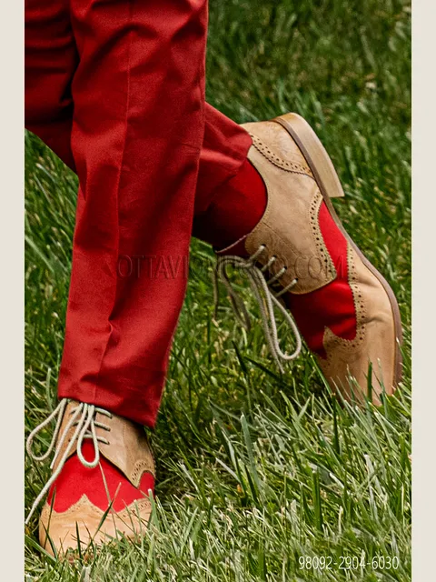 Two-coloured lace-up shoes with 4 eyelets and red satin insert