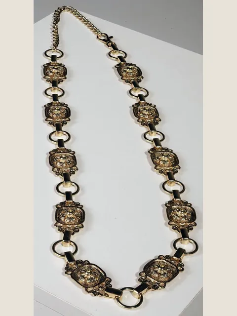 Metal belt with gold finish