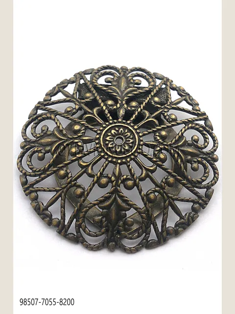Antique gold-coloured knot holder