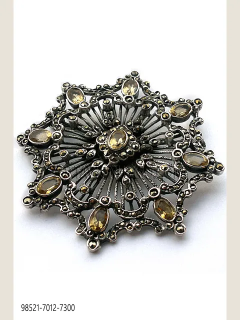 Silver-Plated 8-Pointed Star Brooch