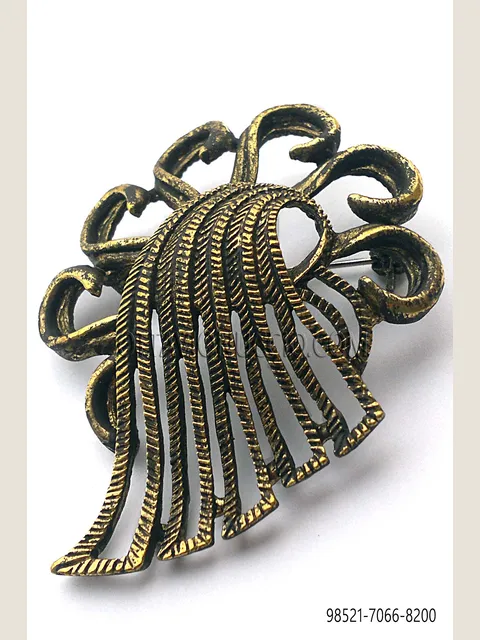 Distinctive brooch with antique gold finish