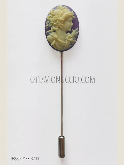 Tie pin with purple cameo