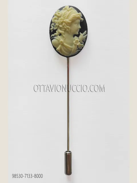 Tie pin with black cameo