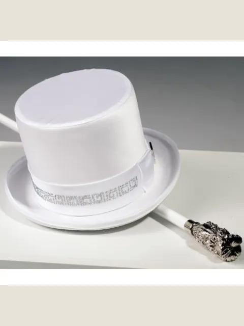 Top hat in white satin with rhinestones