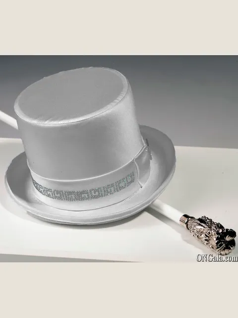 Top hat in pearl grey satin with rhinestones