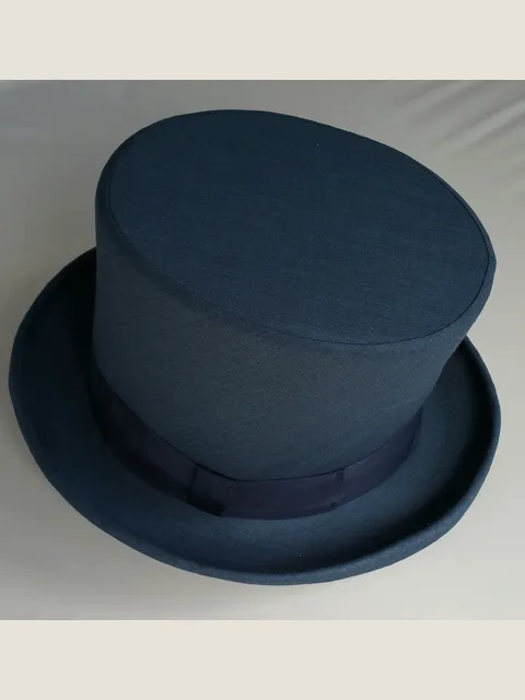 Top hat in blue fabric