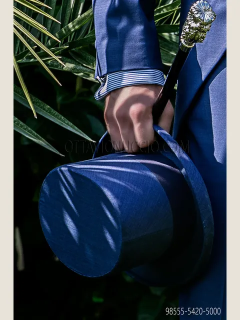 Top hat in royal blue cool wool