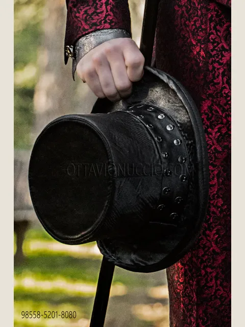 Top hat in black satin