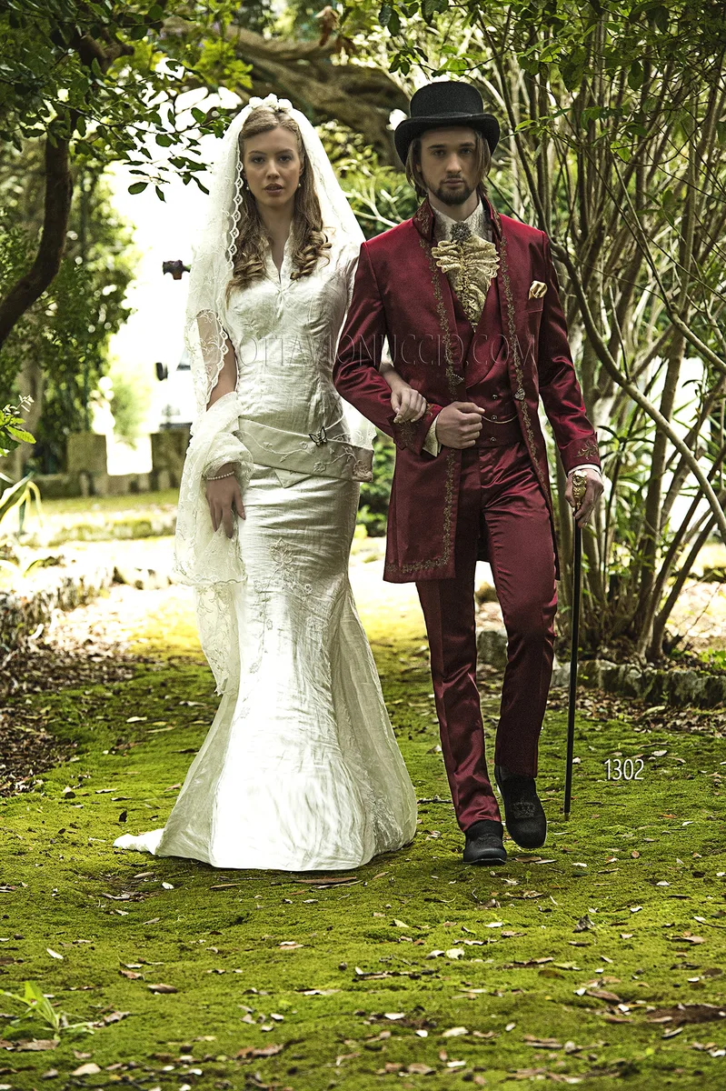 Men's barocco groom suit in red satin with black and gold embroidery 2