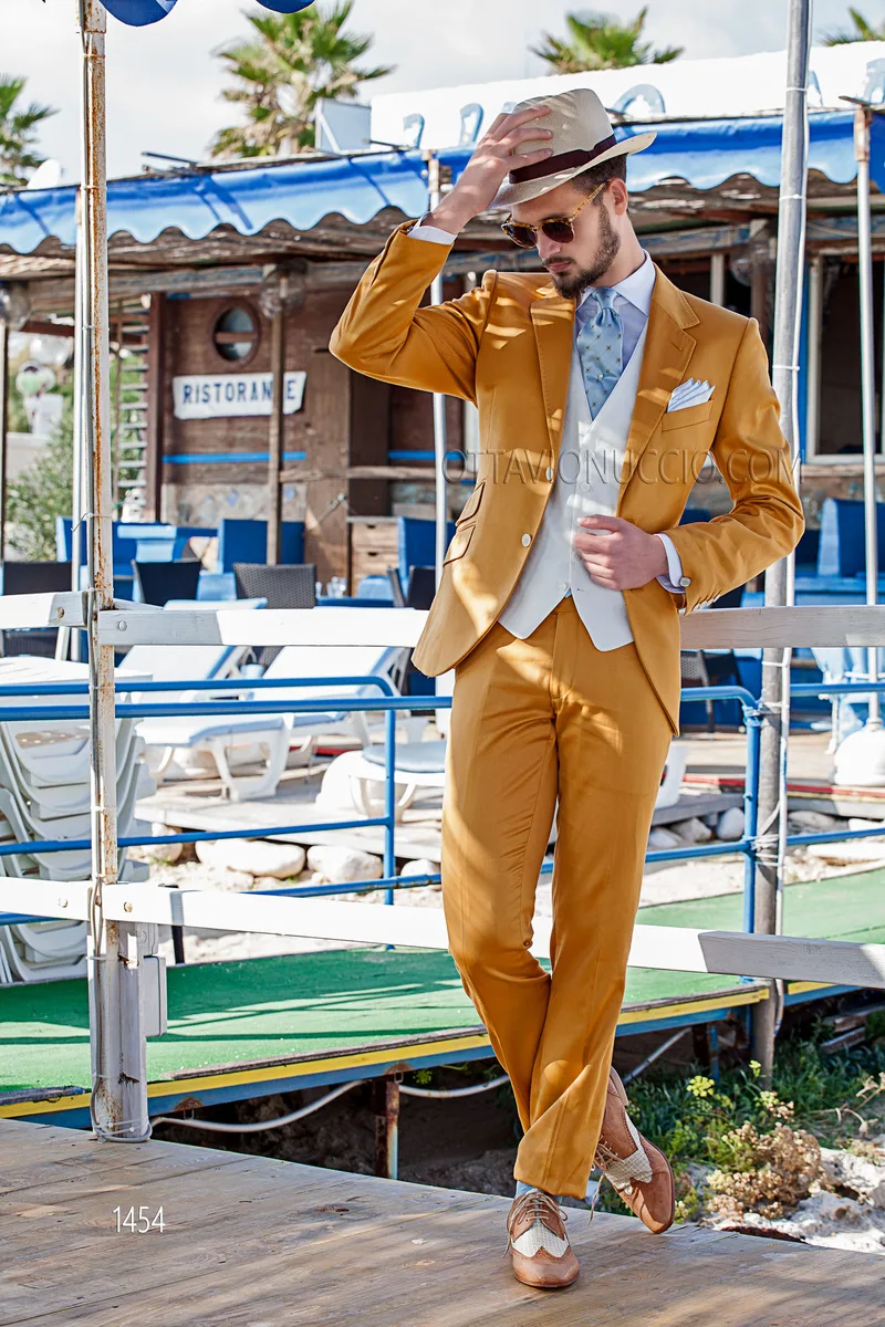 Traje de hombre estilo hipster naranja con chaleco blanco 1