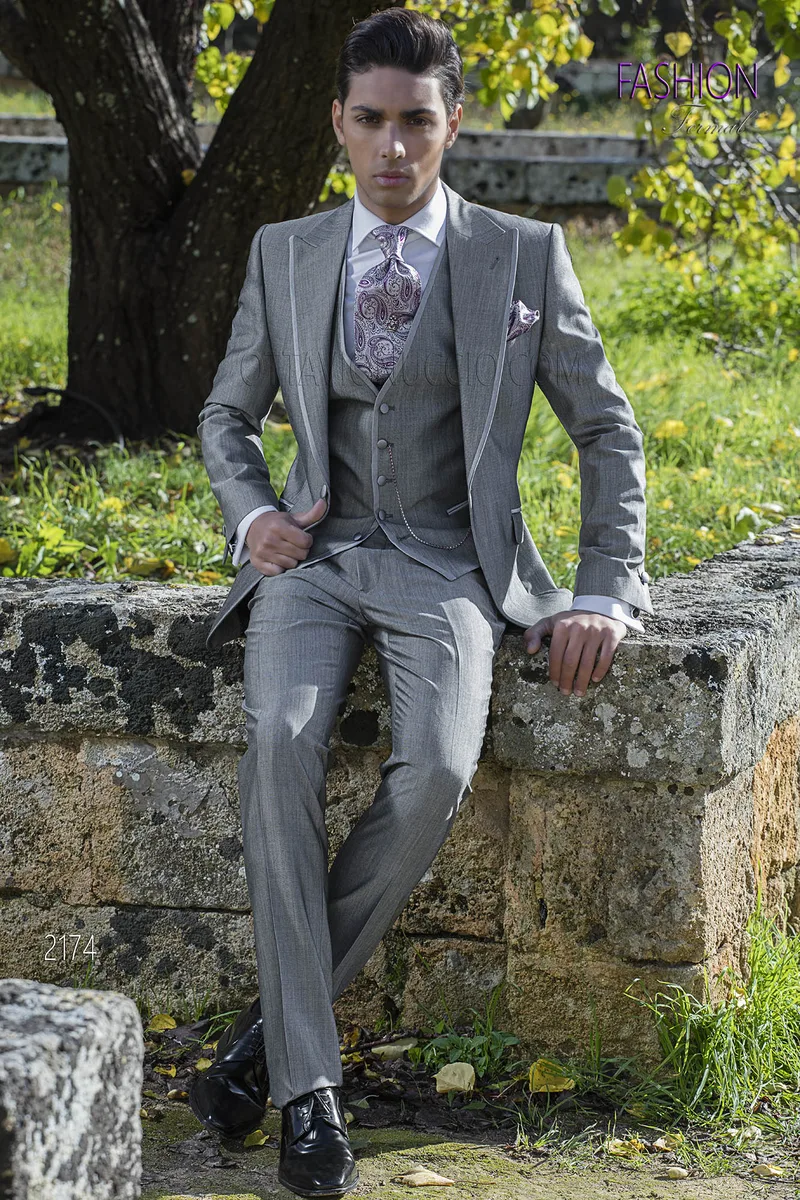 Men's grey fashion formal suit 1