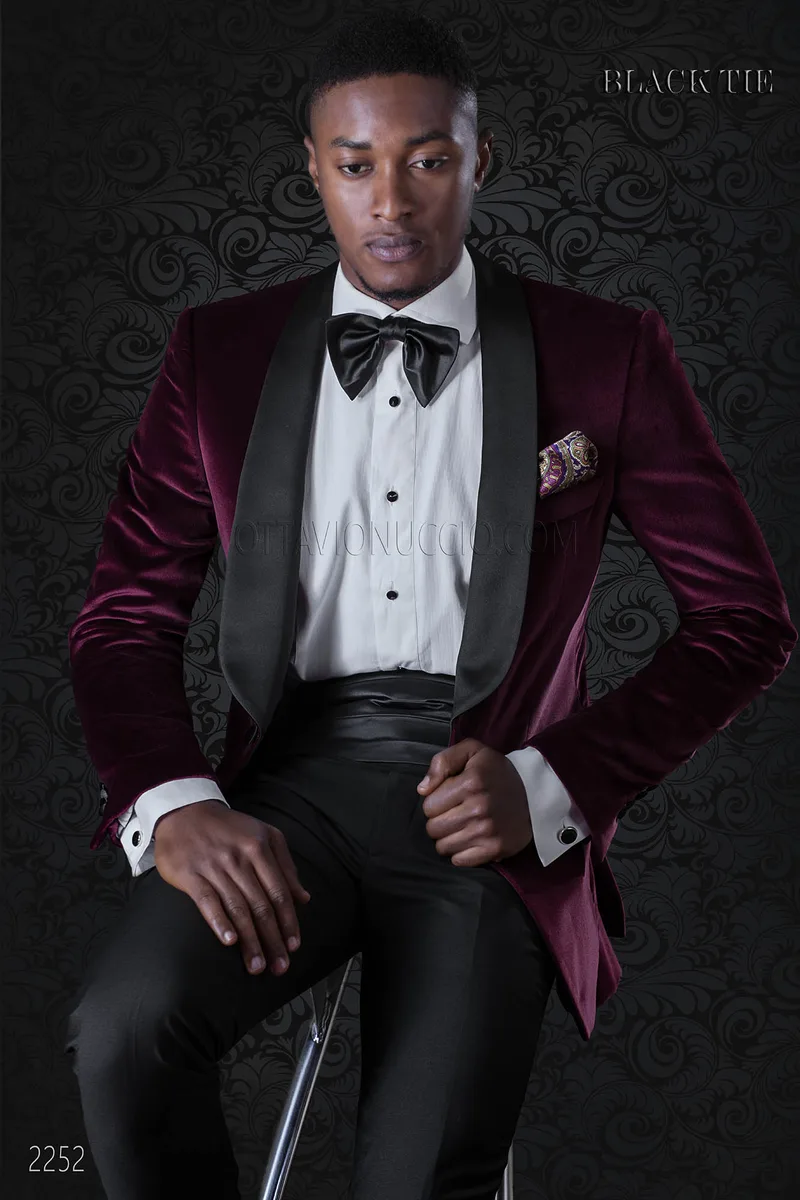Men's tuxedo jacket in burgundy velvet, black trousers 1