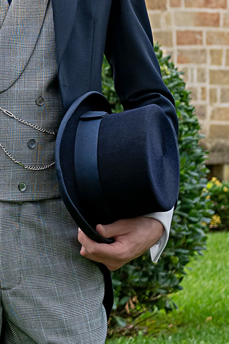 Jaquette de marié bleue avec gilet et pantalon Prince de Galles 3