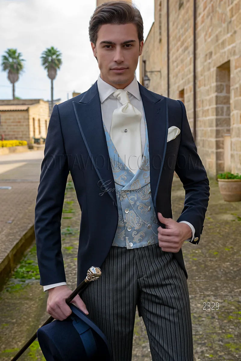 Chaqué moderno de novio azul, pantalón de rayas gris 1