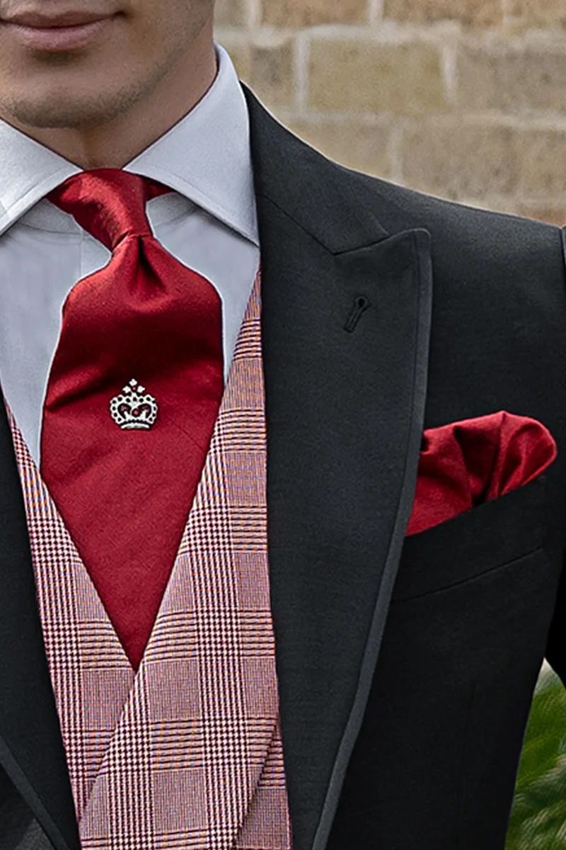 Cravatta e fazzoletto in shantung di seta rosso
