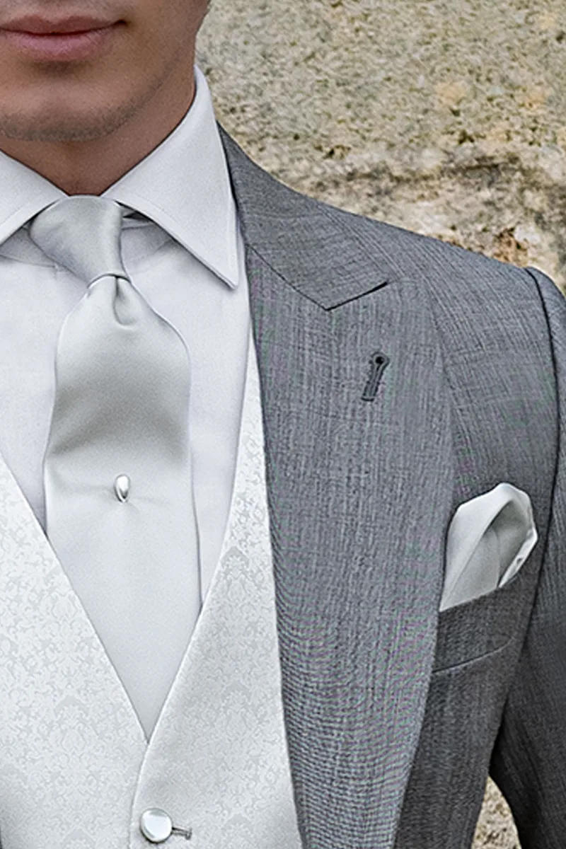 Cravatta grigio chiarissimo in raso