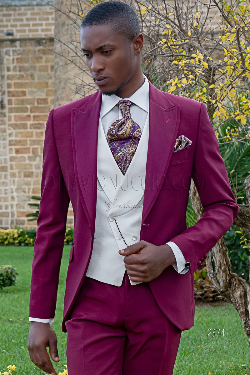 Costume de mariage moderne fuchsia 1