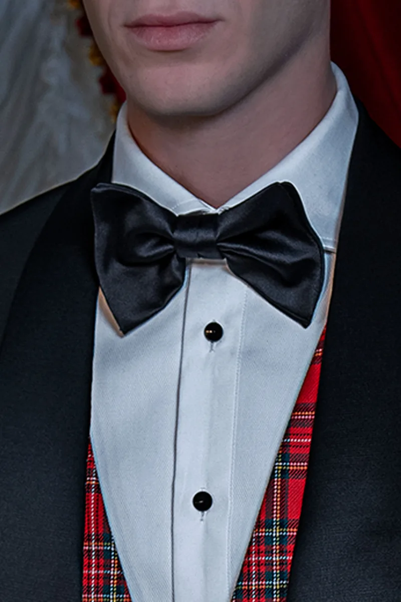 Men's shawl lapel tuxedo, red tartan trousers and waistcoat 2