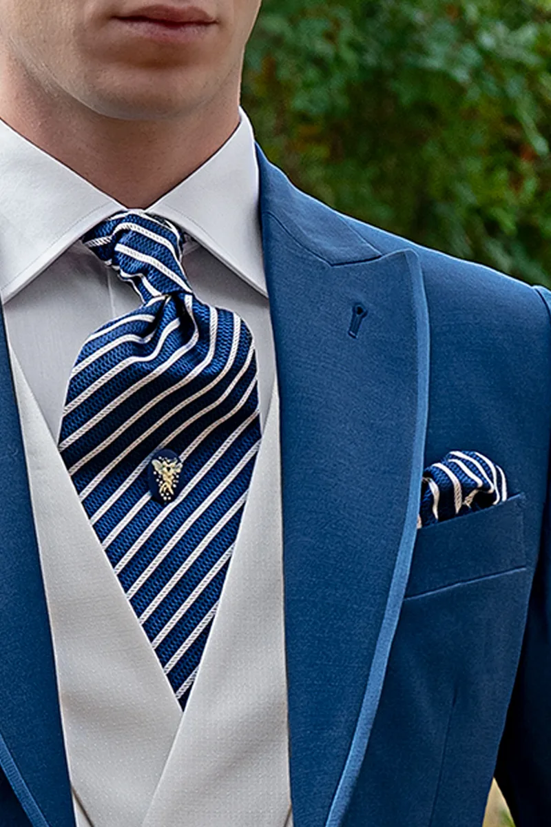 Cravattone e fazzoletto in seta rigato blu royal e bianco