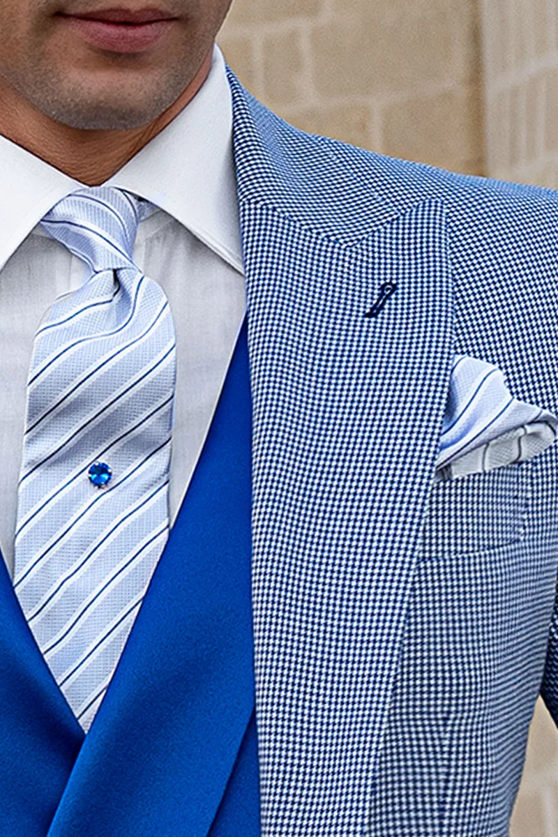 Cravatta e fazzoletto seta jacquard righe royal su fondo bianco