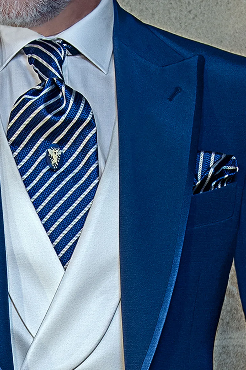 Cravattone e fazzoletto in seta rigato blu royal e bianco