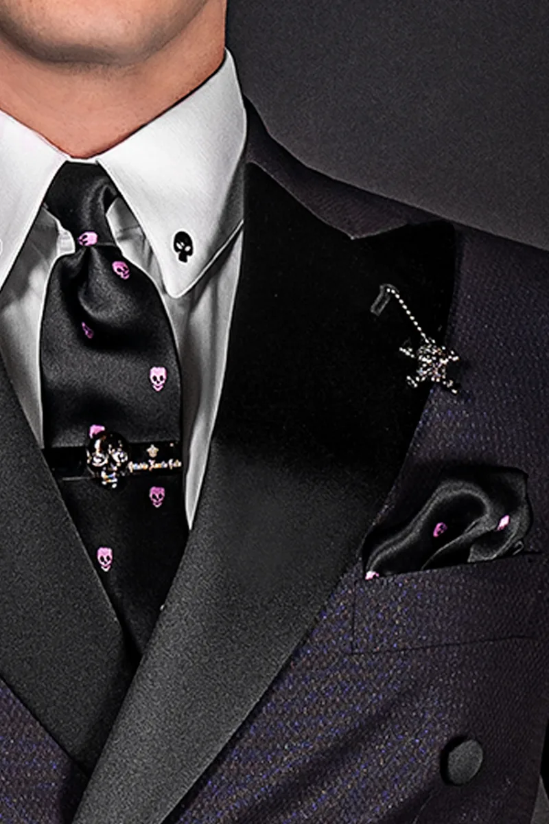 Slim tie and Handkerchief in black silk with fuchsia skull print