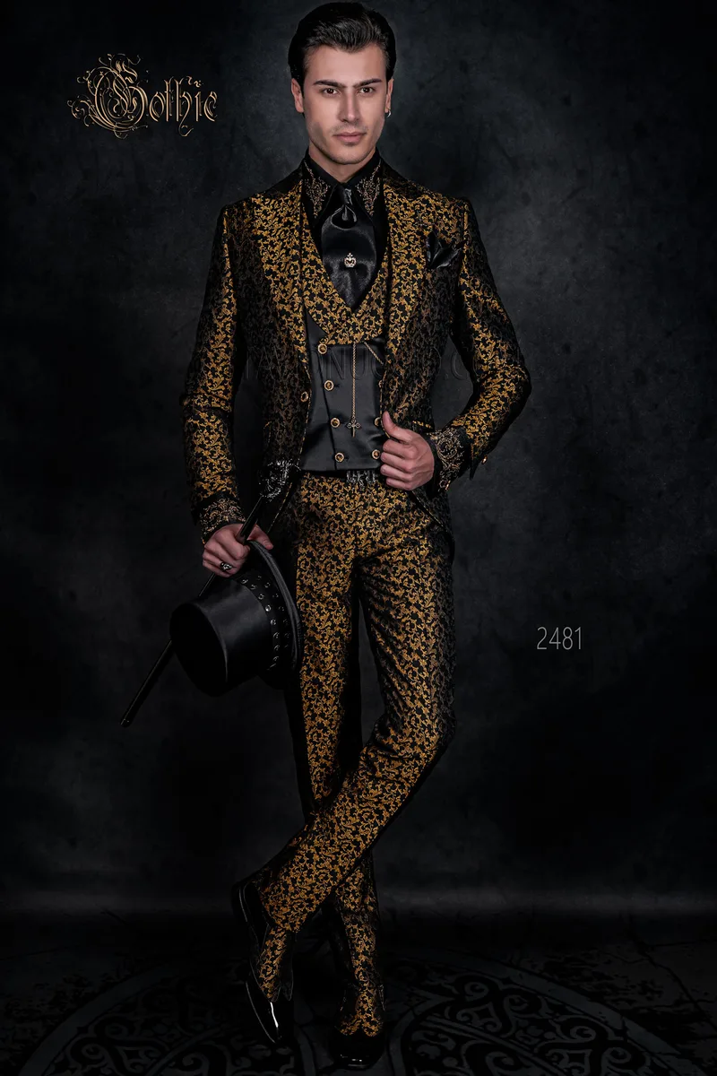 Traje de novio estilo gótico en tejido adamascado negro y oro 1