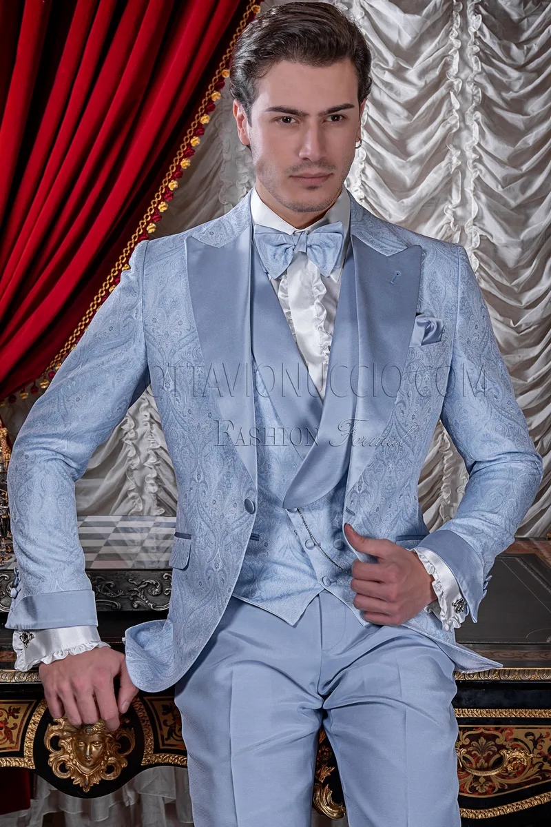 Costume de mariage en damassé bleu ciel avec inserts en satin ton sur ton 1