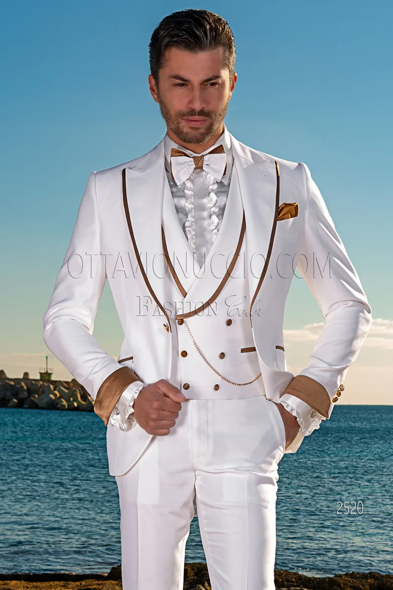 Traje hombre fashion a medida blanco, contrastes dorados en la solapa y las mangas 1