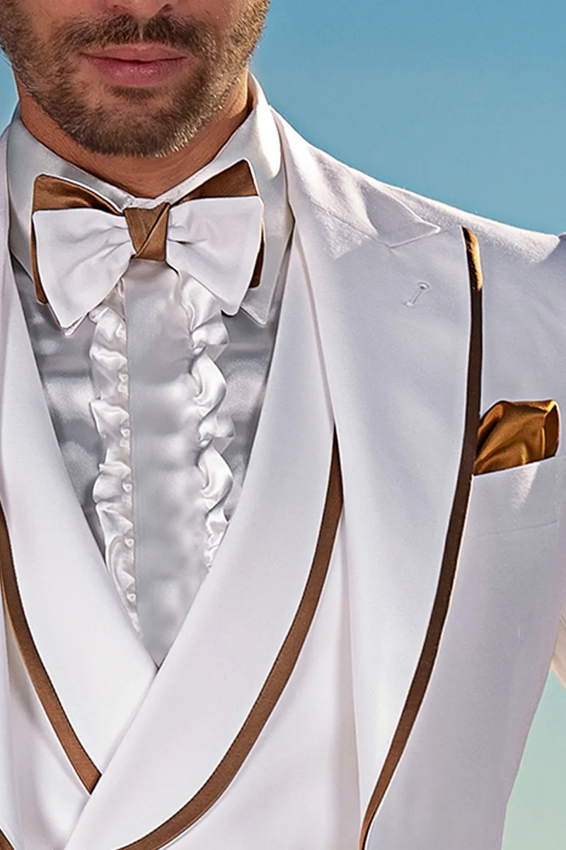 Traje hombre fashion a medida blanco, contrastes dorados en la solapa y las mangas 3