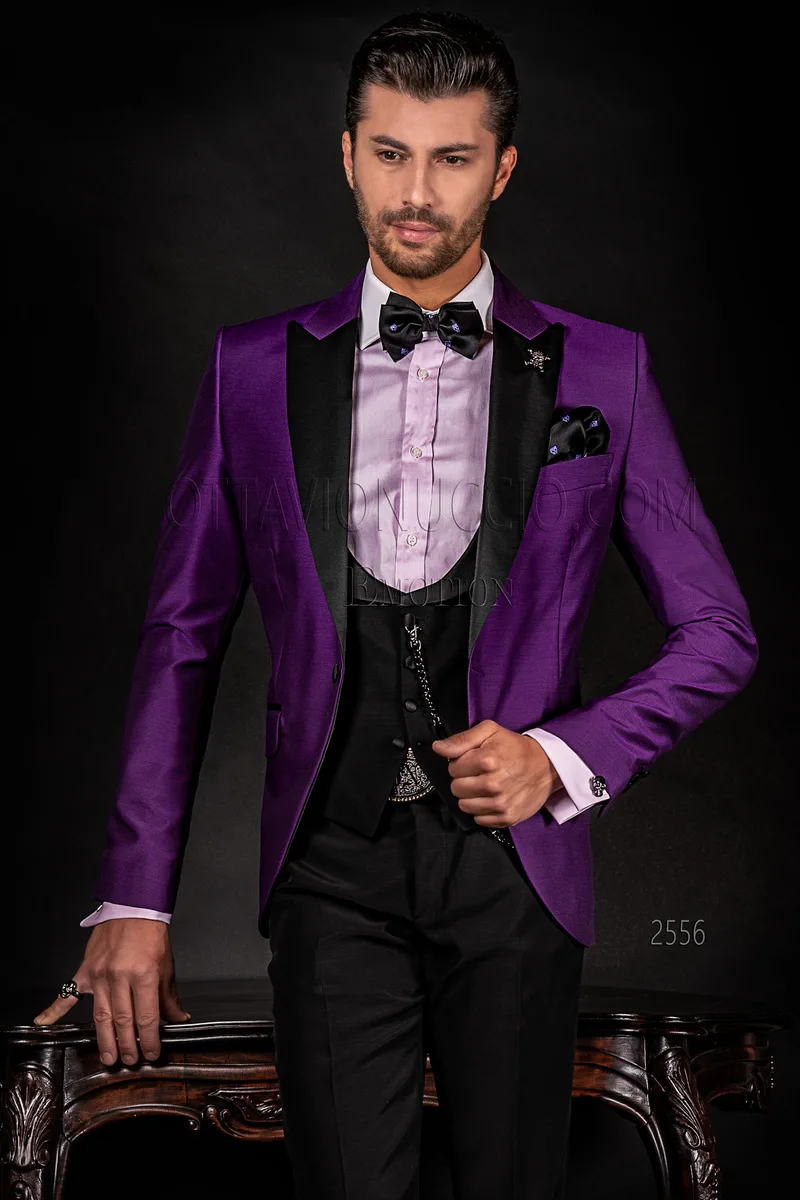 Moderner Herren-Smoking in Violett und Schwarz mit schwarzer Hose und Weste 1