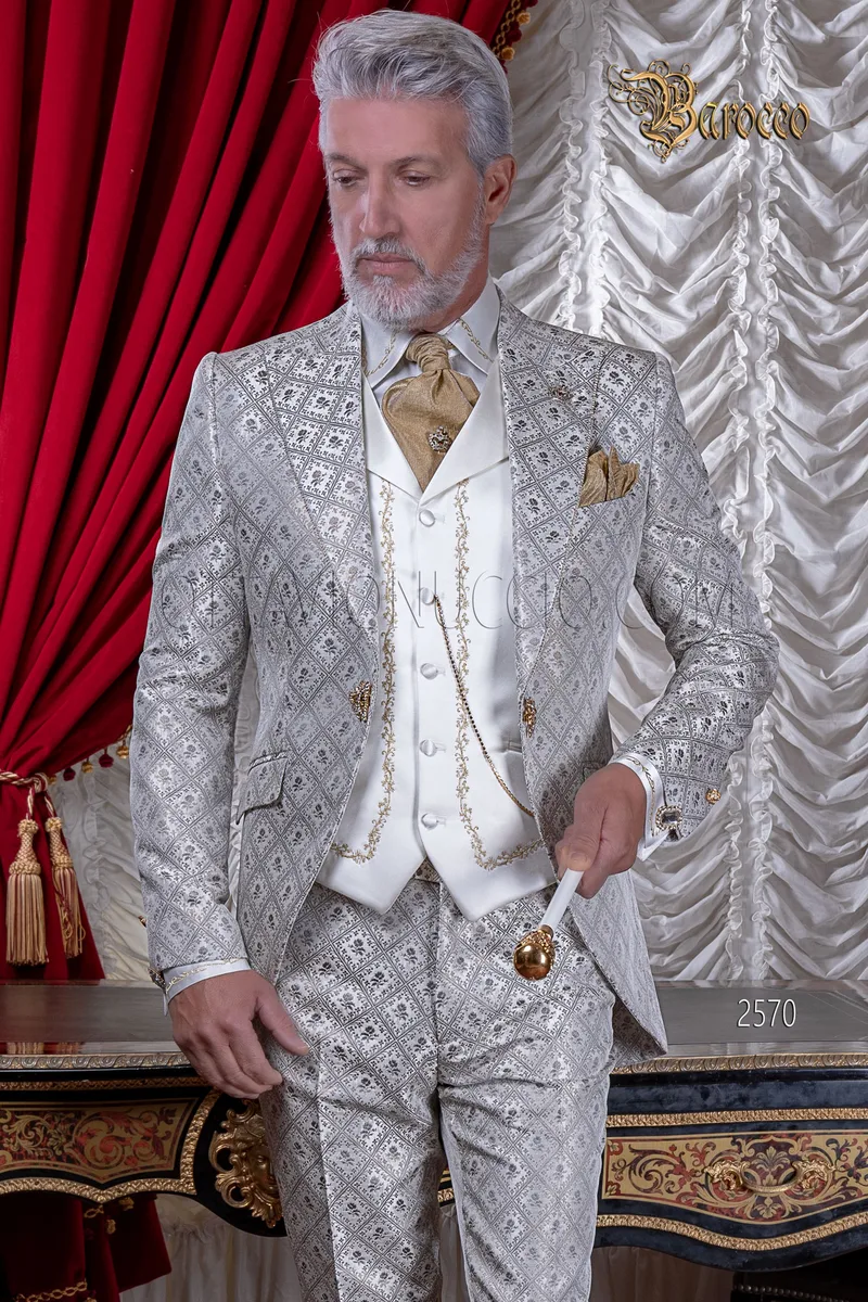 Traje de hombre de boda barroco de lujo, brocado gris perla y oro 1