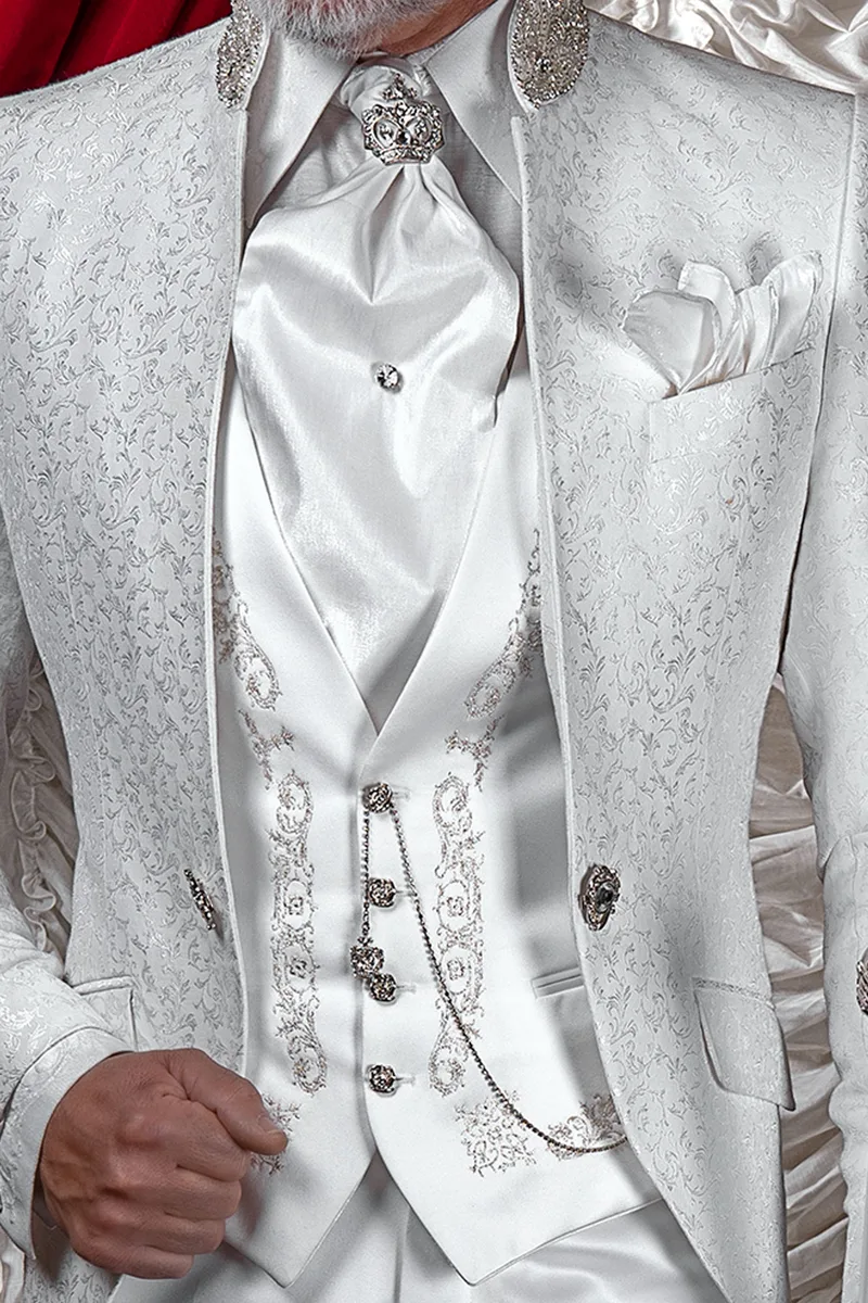 Gilet in raso bianco con greca ricamata argento