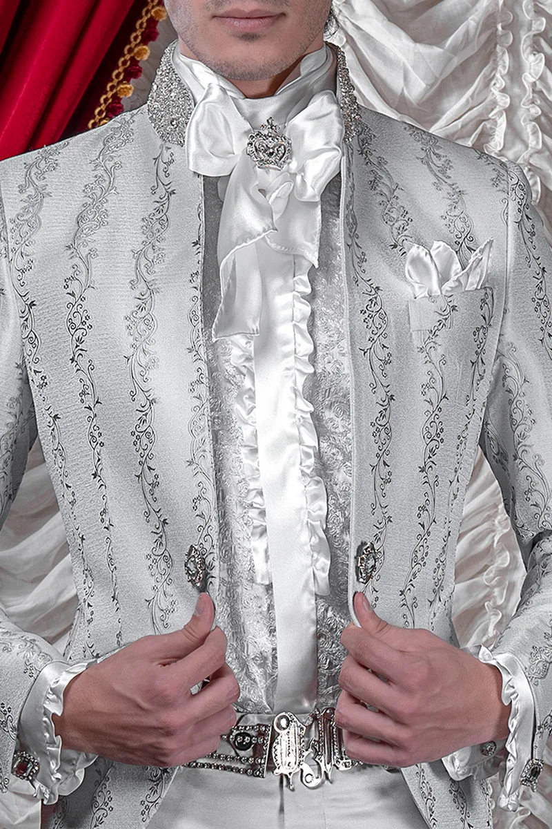 Camicia bianca ricamata con volant