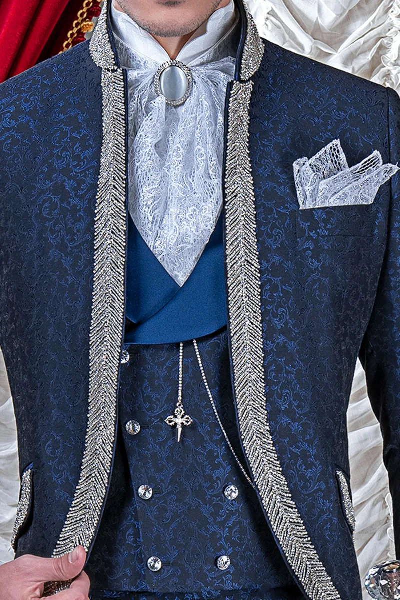 Gilet doppiopetto in tessuto damascato, con rever sciallato di tessuto effetto raso blu