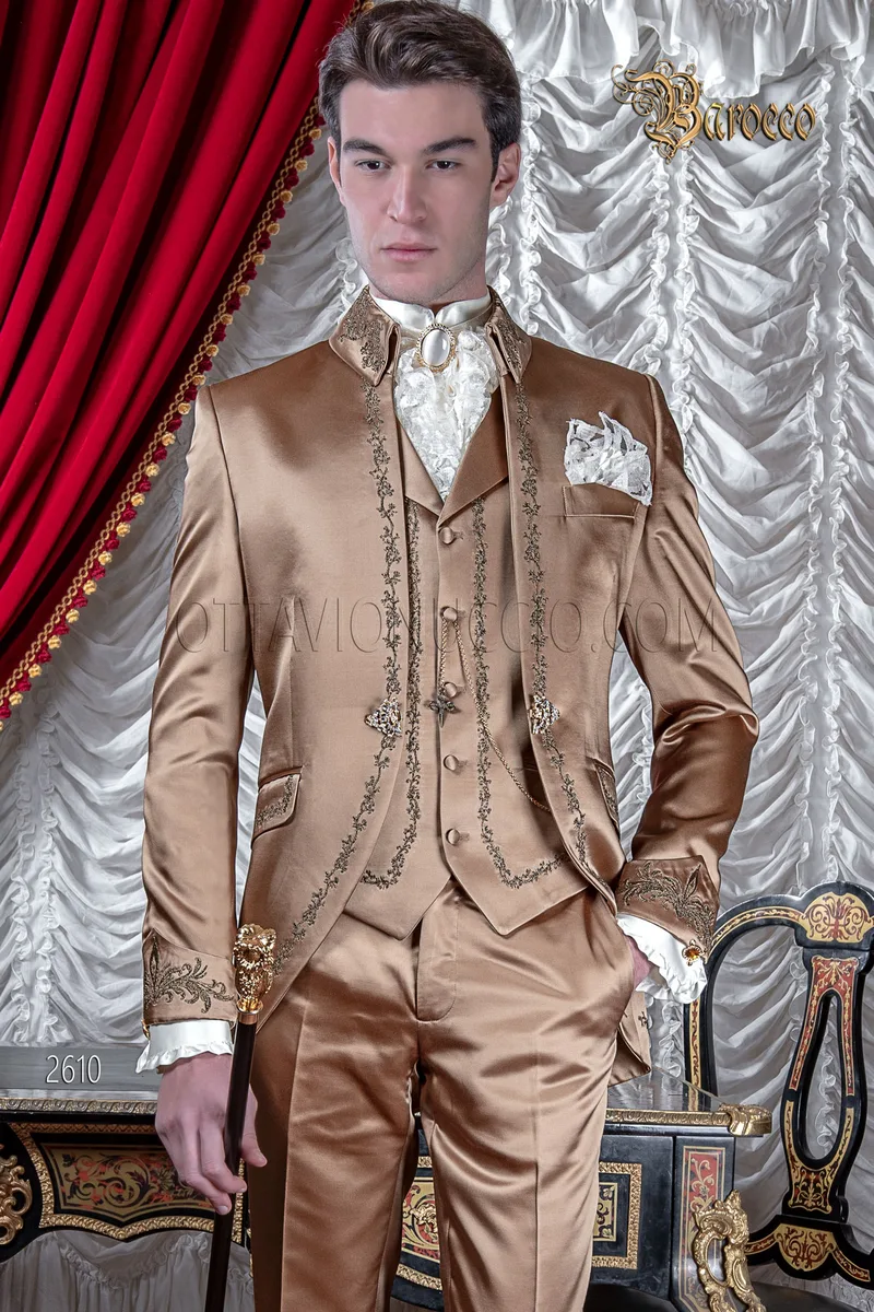 Traje de novio oro bordado oro en raso, boda estilo barroco 1