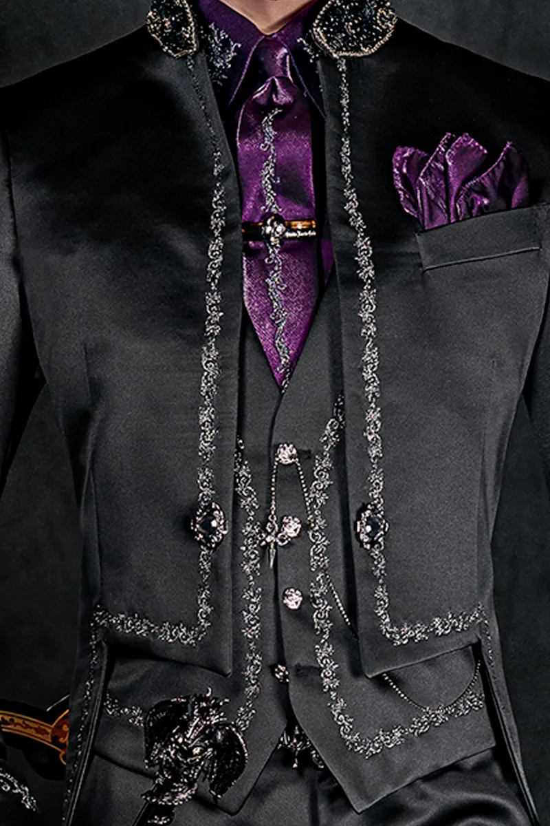 Gilet in raso nero con ricamo gotico argento e 4 bottoni fantasia