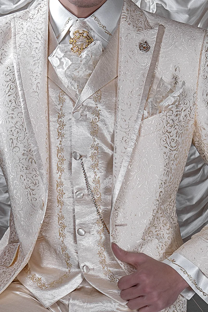 Gilet in raso effetto stropicciato con ricamo oro
