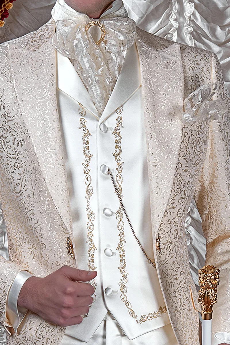 Gilet in raso avorio con ricamo oro