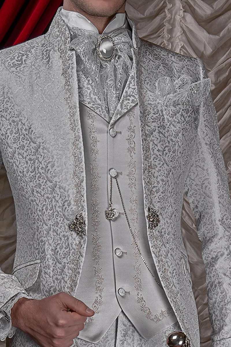 Gilet in raso con contrasti e ricamo grigio perla
