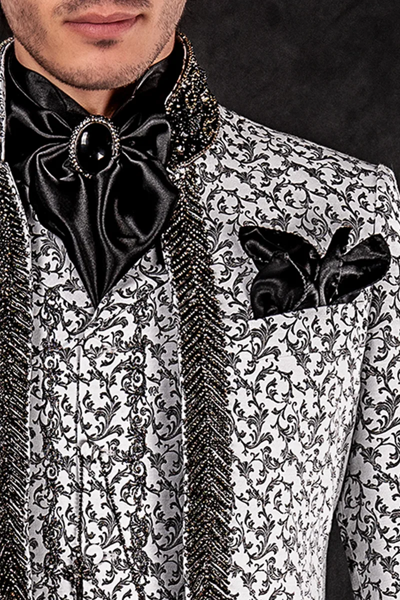 Gebundener Plastron und Einstecktuch aus schwarzem Satin