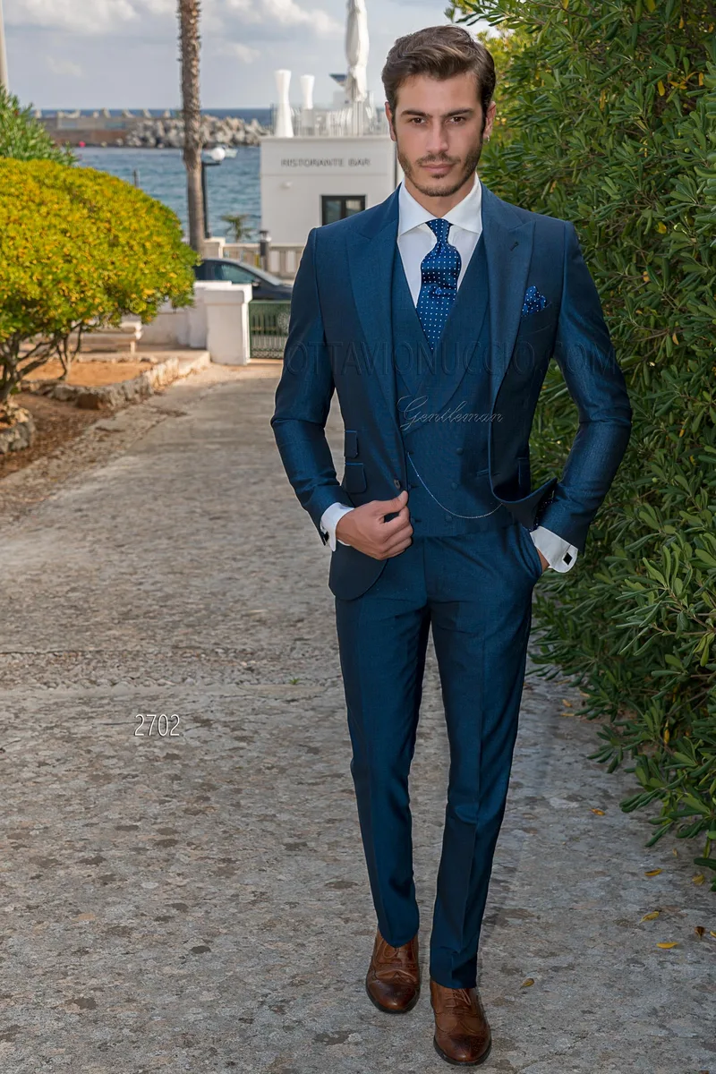 Vestito cerimonia uomo completo di gilet doppiopetto blu royal – Figura intera
