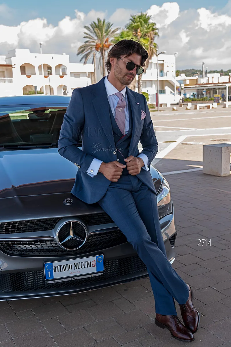 Vestito classico cerimonia uomo, gilet doppiopetto in Principe di Galles blu – Figura intera