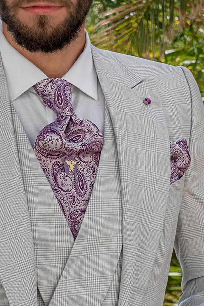 Plastron und Einstecktuch aus Seide mit Kaschmirmuster in Perlgrau mit Fuchsia