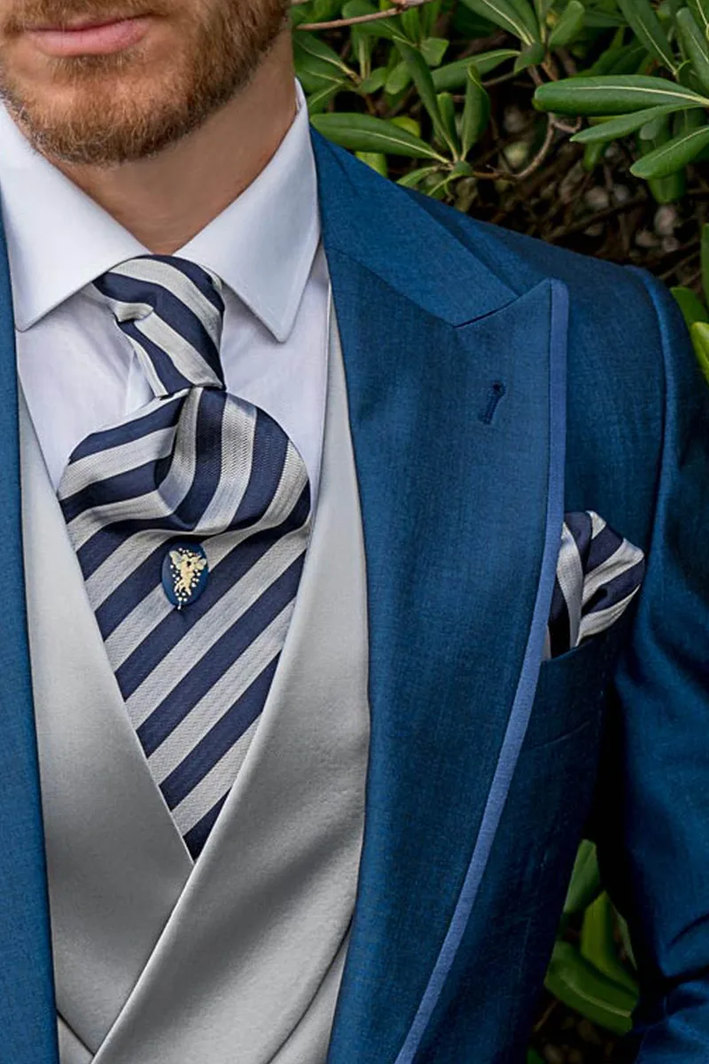 Cravattone e fazzoletto in seta regimental blu e grigio
