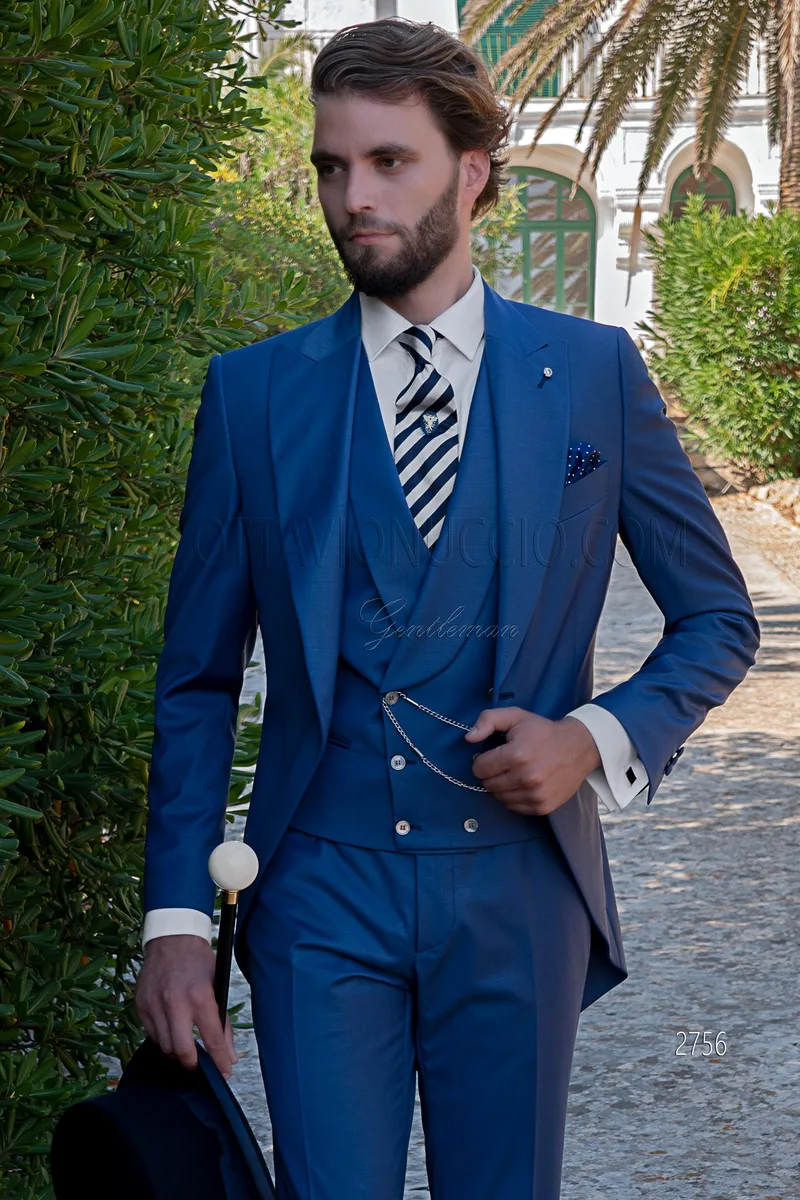 Tight da cerimonia moderno blu royal e gilet doppiopetto – Piano americano