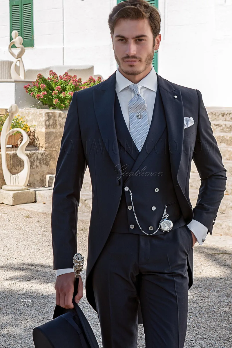 Tight classico da cerimonia uomo e gilet doppiopetto blu – Piano americano