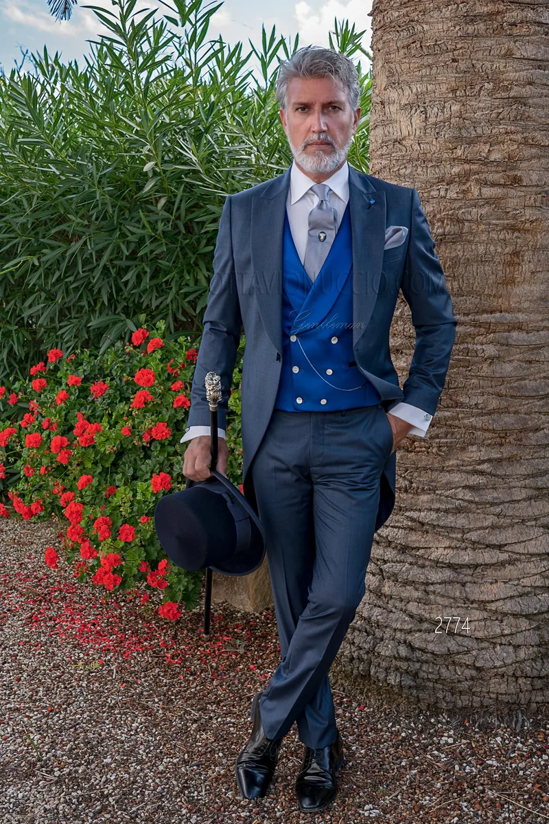 Tight classico da cerimonia blu gilet doppiopetto raso blu elettrico – Figura intera